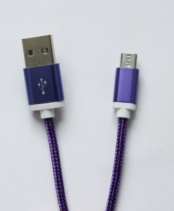 tkanevyj_usb_kabel_metall_purple